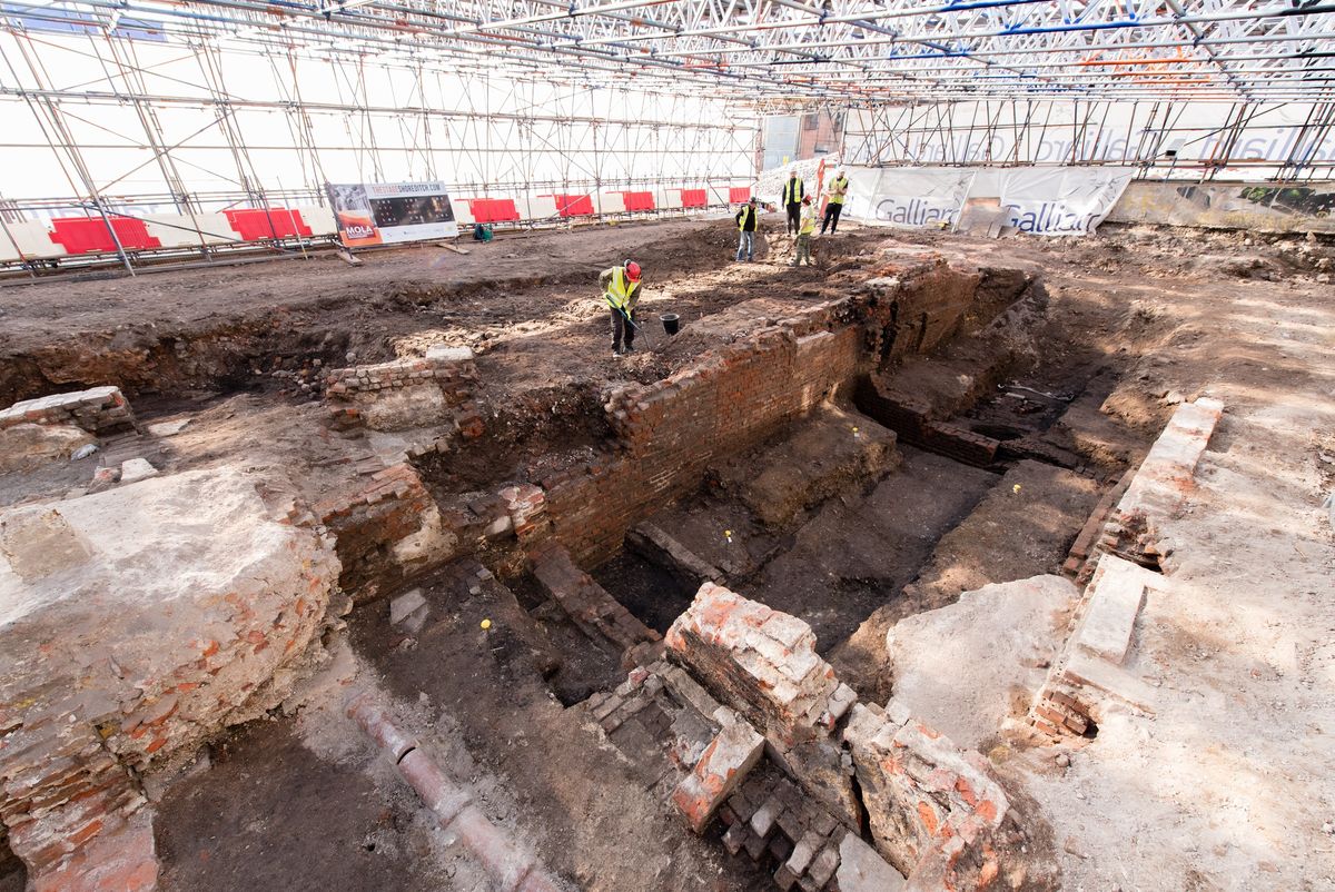 curtain-theatre-excavations-mola