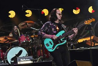 Geddy Lee and Dave Grohl at the Taylor Hawkins tribute show in London