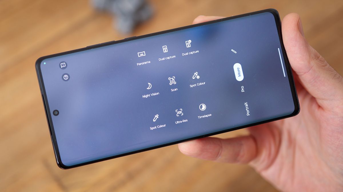 A photo of the 200MP Motorola Edge 30 Pro