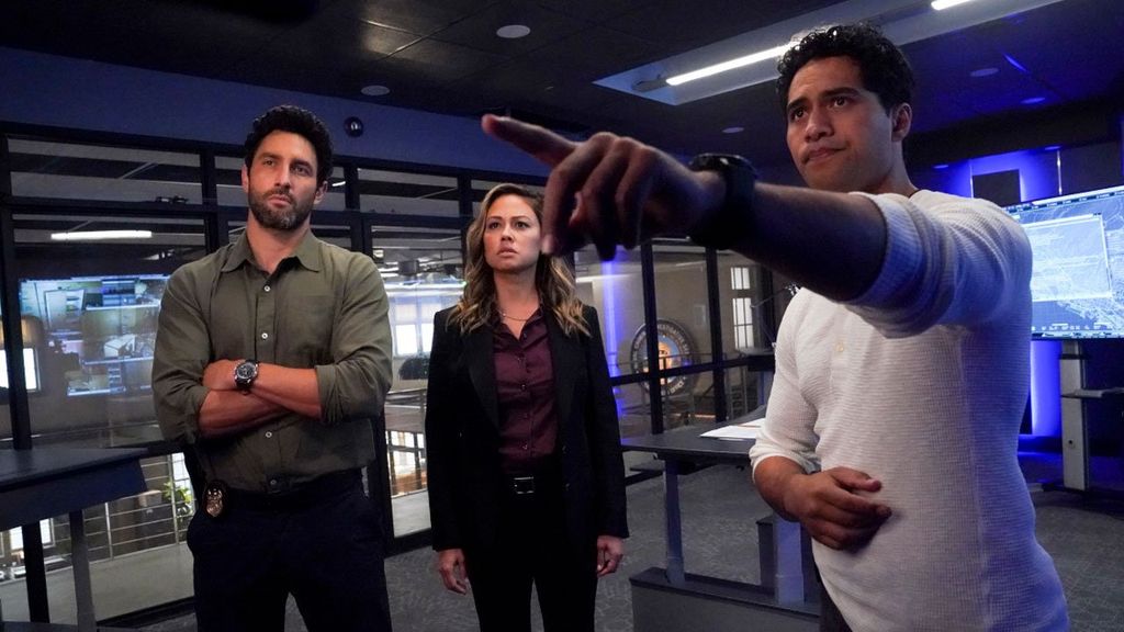 Why NCIS New Orleans And CBS Fans Are Slamming NCIS Hawai'i After The