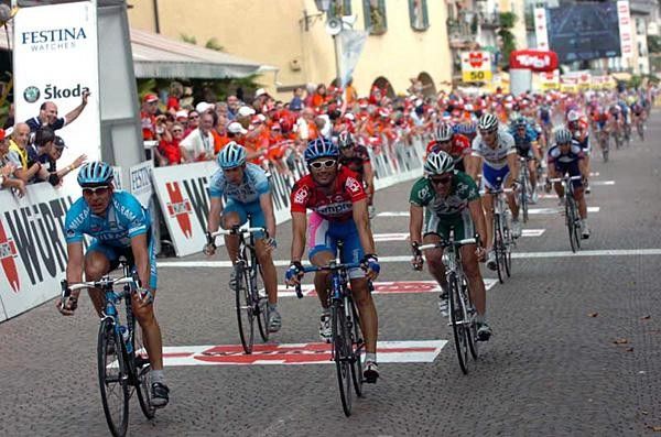 Daniele Bennati (C) won the sprint for second ahead of Zabel (L)
