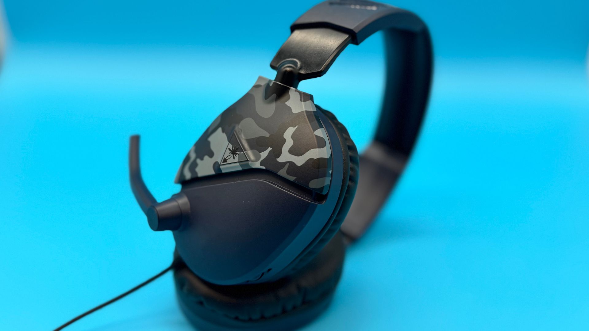 Turtle Beach Recon 70 gaming headset on a blue background
