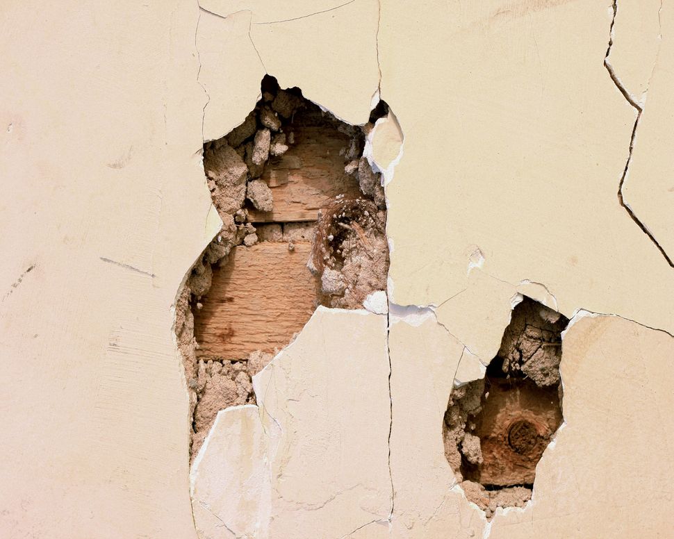 Lath and Plaster Walls: What Are They and How to Repair? | Homebuilding