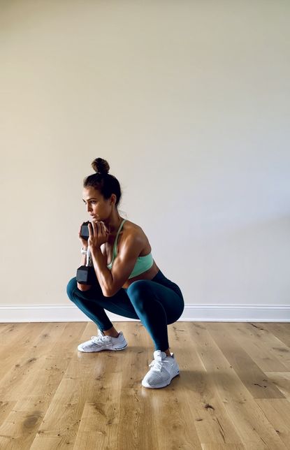 An expert trainer says you only need these five dumbbell exercises to ...