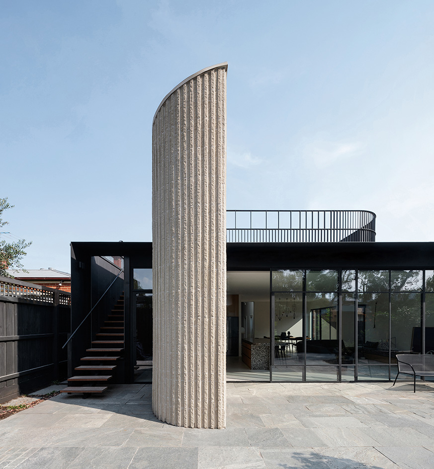Pop Architecture & Beatrix Rowe _South Yarra House concrete elemnt in rear extension
