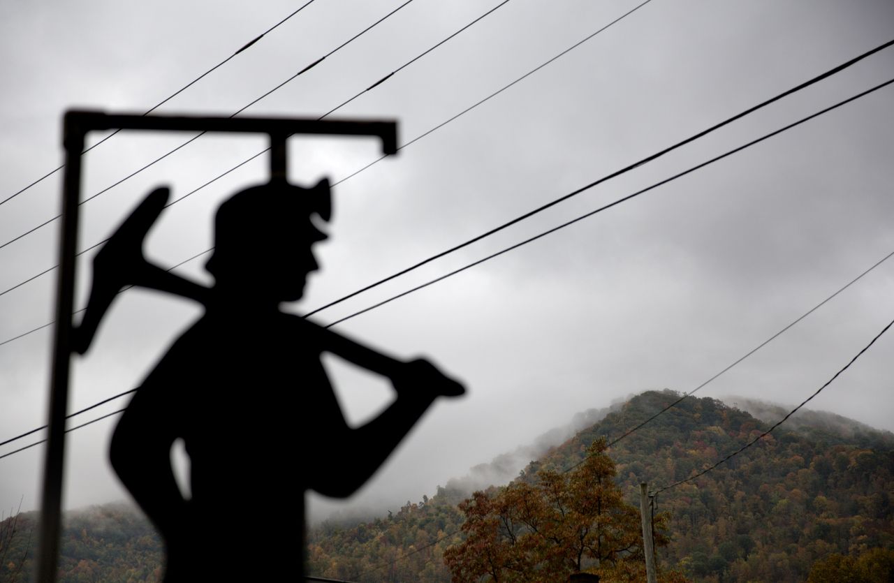 American coal companies are declaring bankruptcy. 