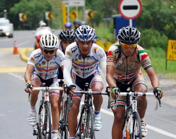 The Loteria de Boyaca sent two riders with the attack