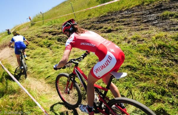Lea Davison (Specialized) tries to match Georgia Gould (Luna)