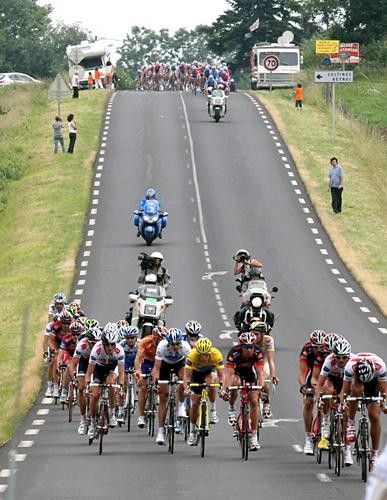 CSC-Saxo Bank did its utmost to smash the race to pieces