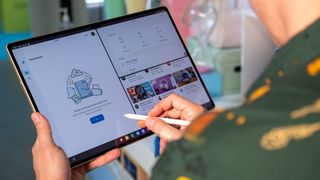 Multitasking on the Samsung Galaxy Tab S9 Ultra and using the S Pen