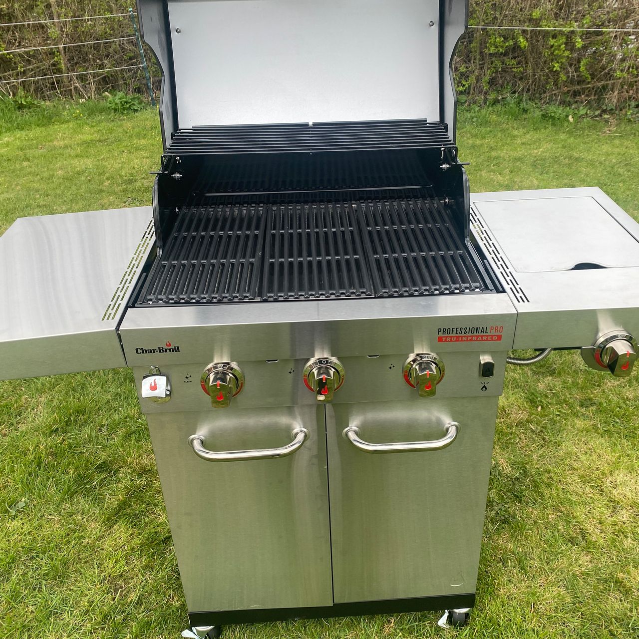 Char Broil Professional 3400 S Test Char-Broil Professional 3400 S BBQ review | Ideal Home