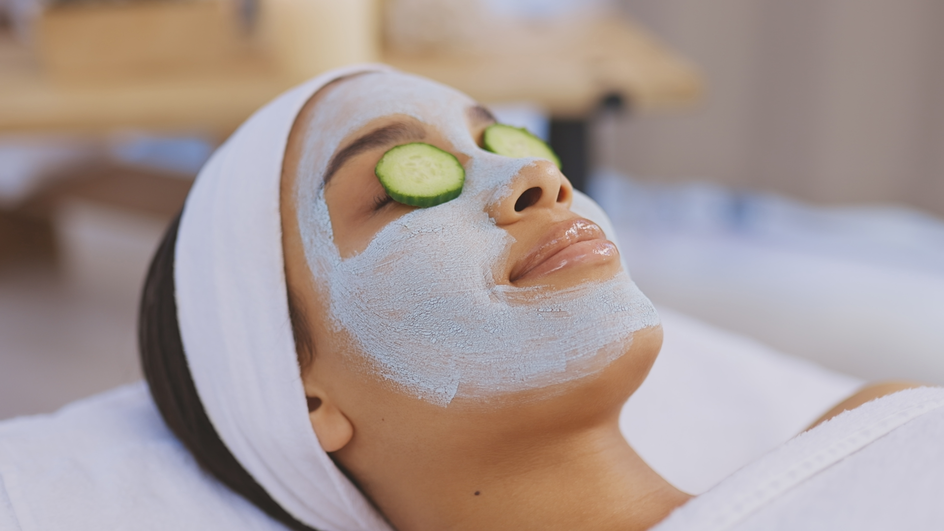 Woman wearing a face mask