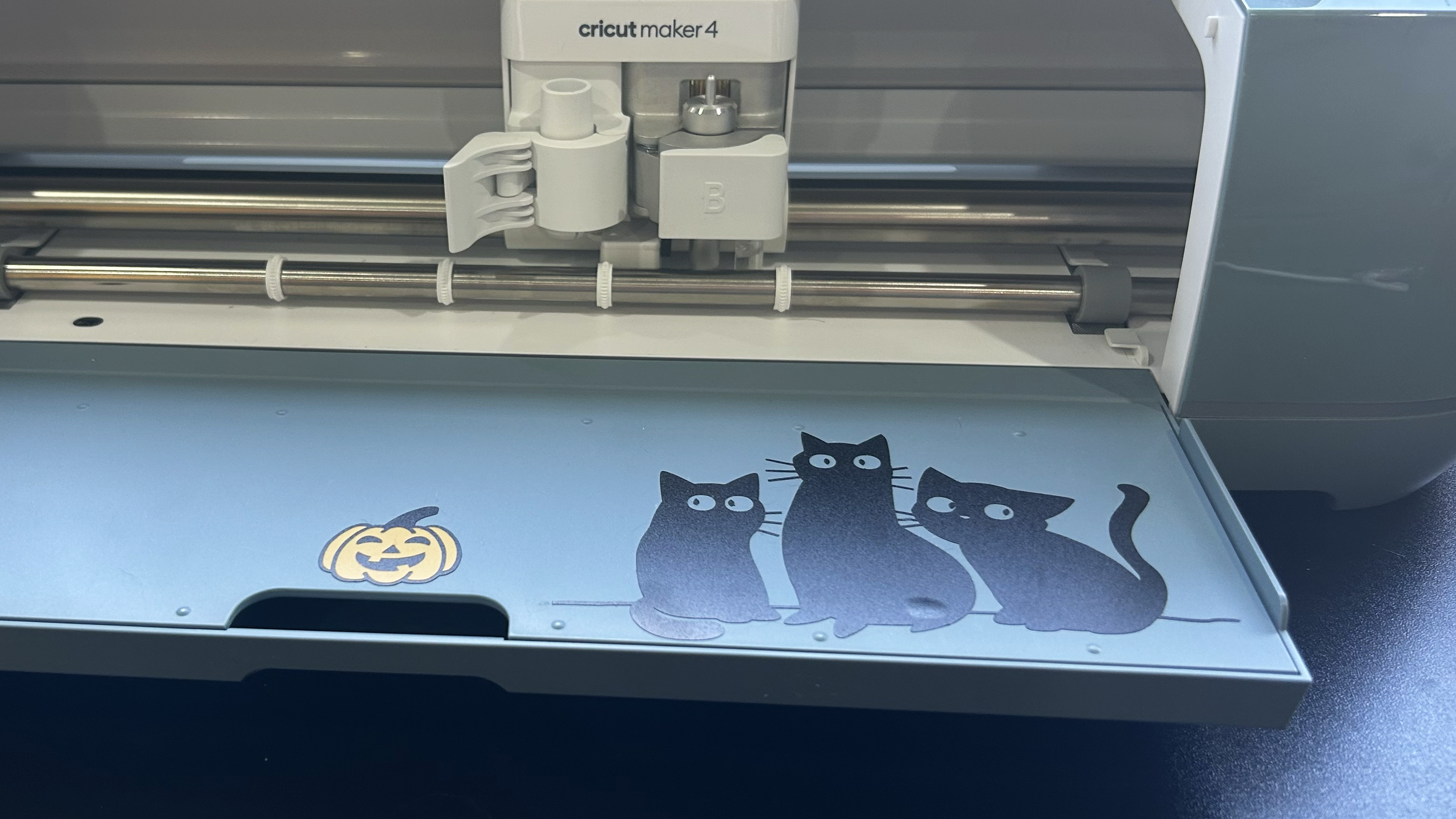 Cat design on Cricut Maker 4