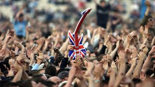Oasis Crowd - Manchester 2002