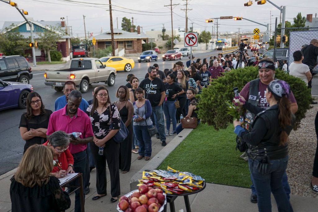 Line for Margie Reckard&amp;#039;s funeral.