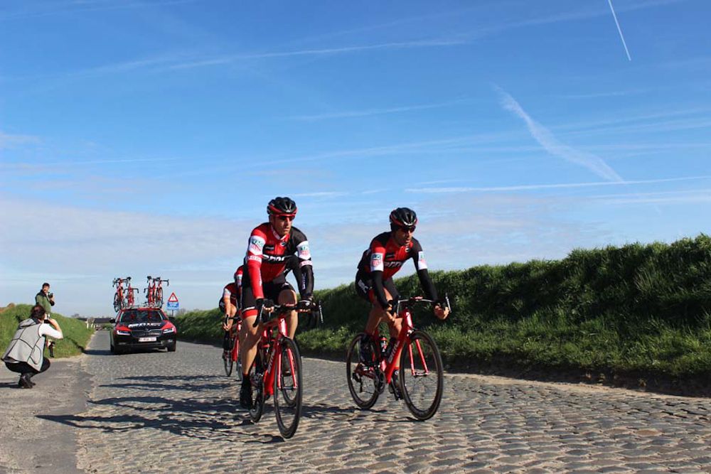 The riders cross the 1.5km Holleweg