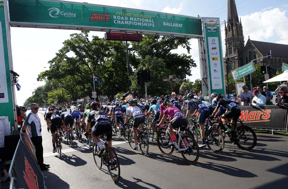 The elite and under 23 women roll out from the start
