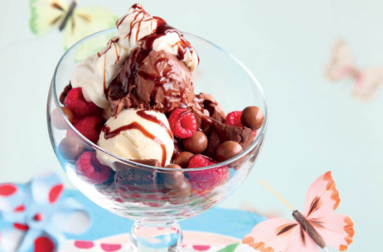 Chocolate ice cream sundae