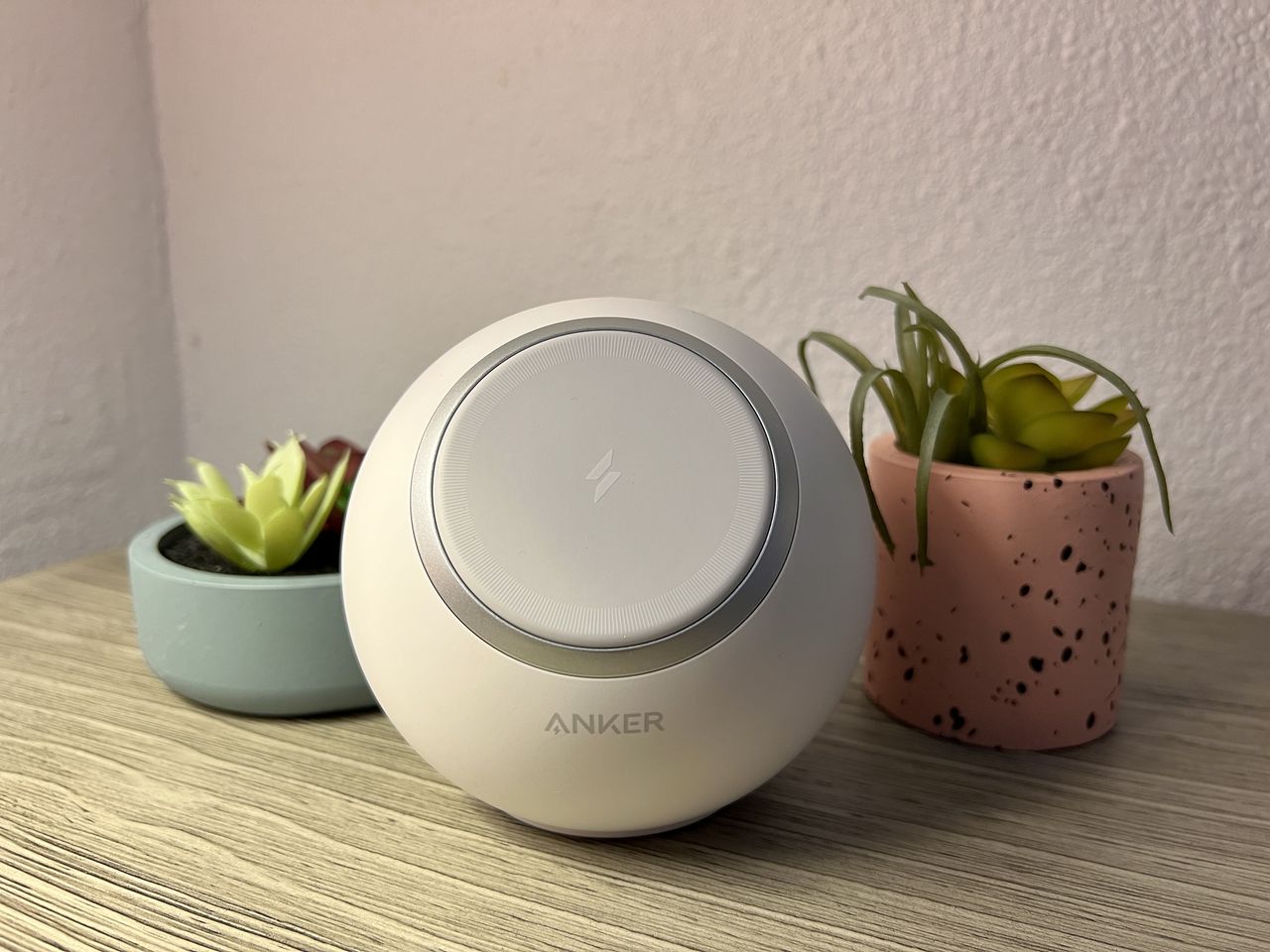 Anker 637 Maggo Magnetic Desktop Charging Station Front