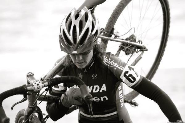 Mary McConneloug (Kenda-Seven-NoTubes) tackles the run-up.