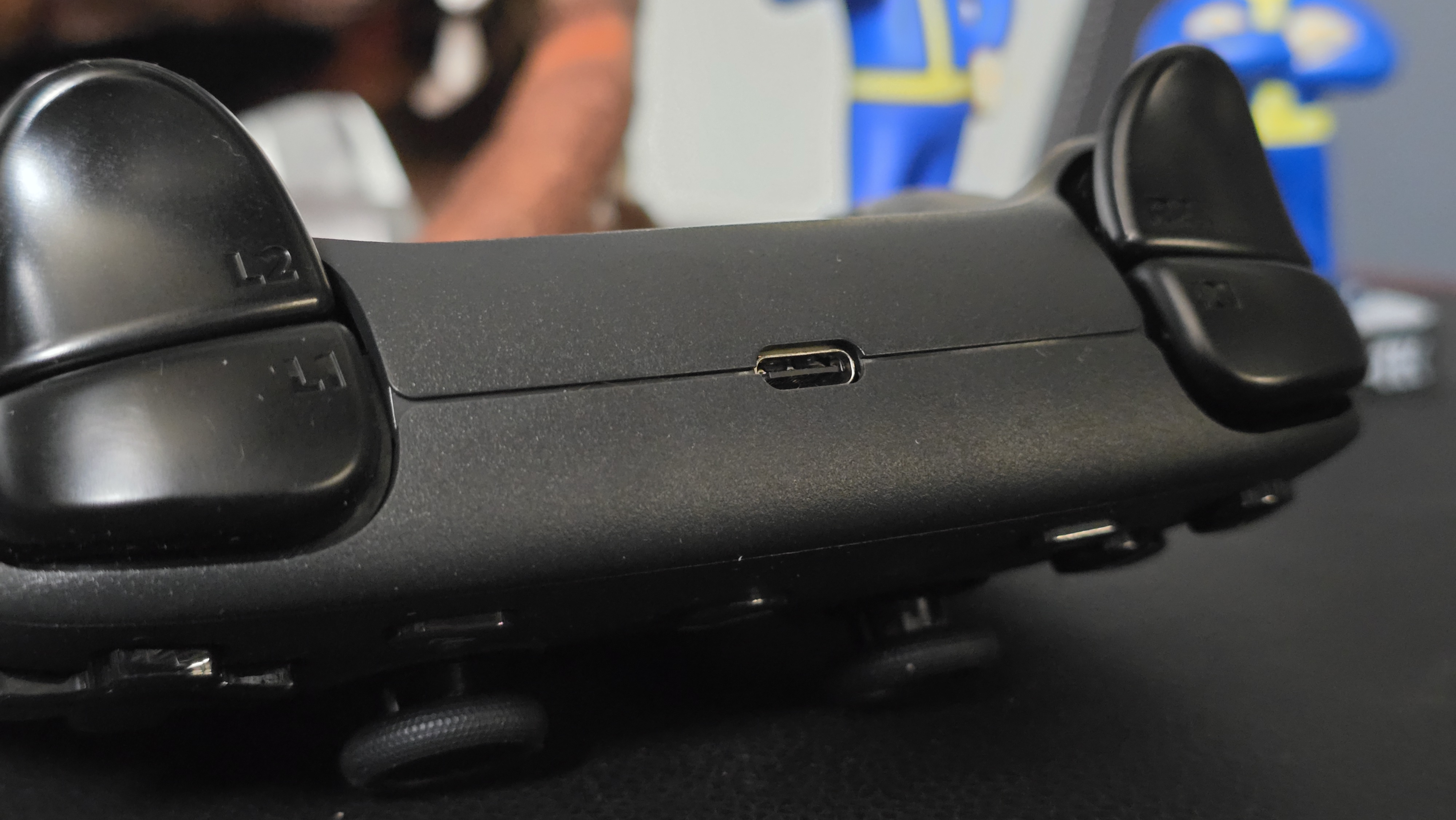 Valve Steam Controller (2026) USB-C port