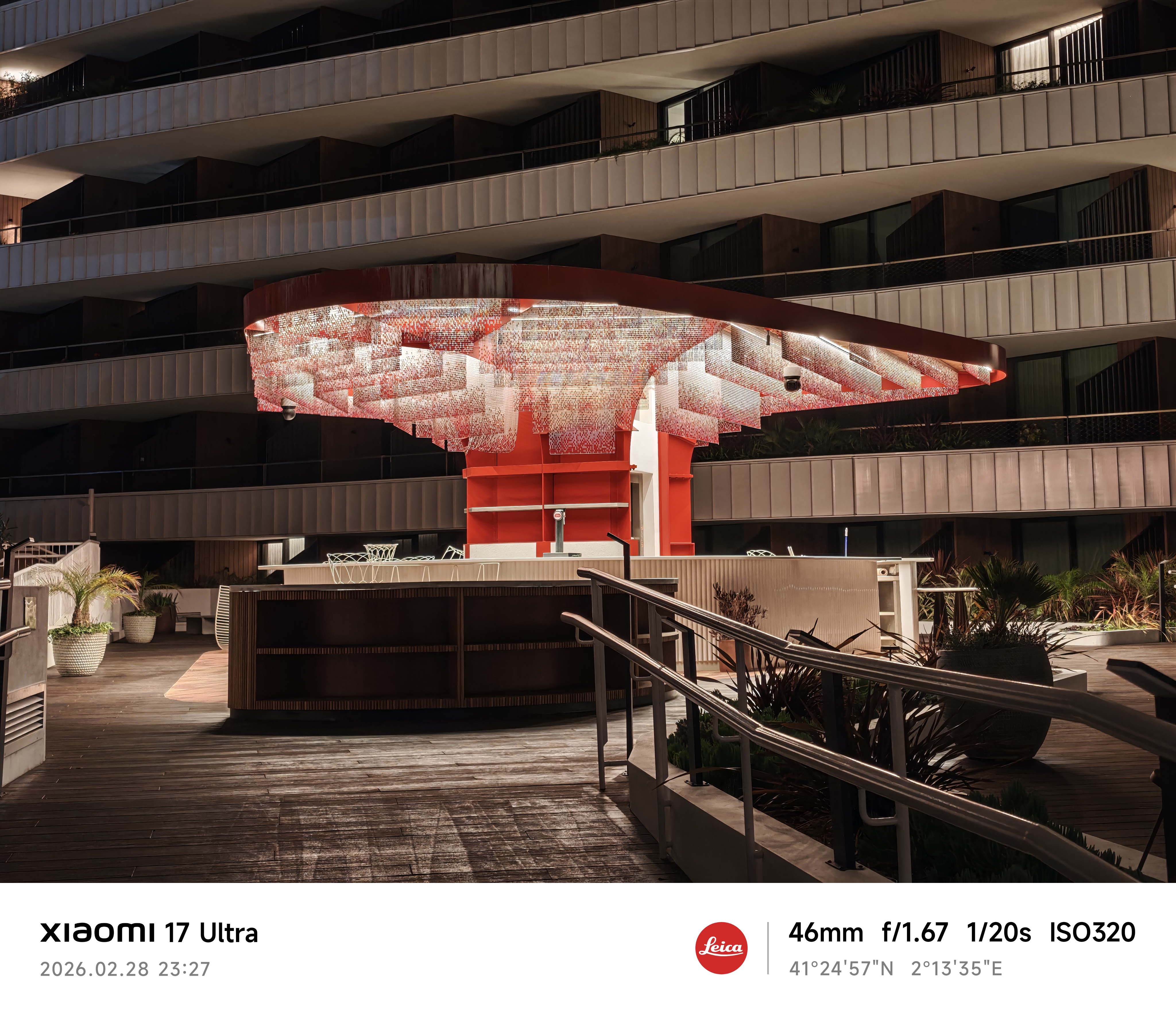 Xiaomi 17 Ultra camera sample pool bar low light 2x