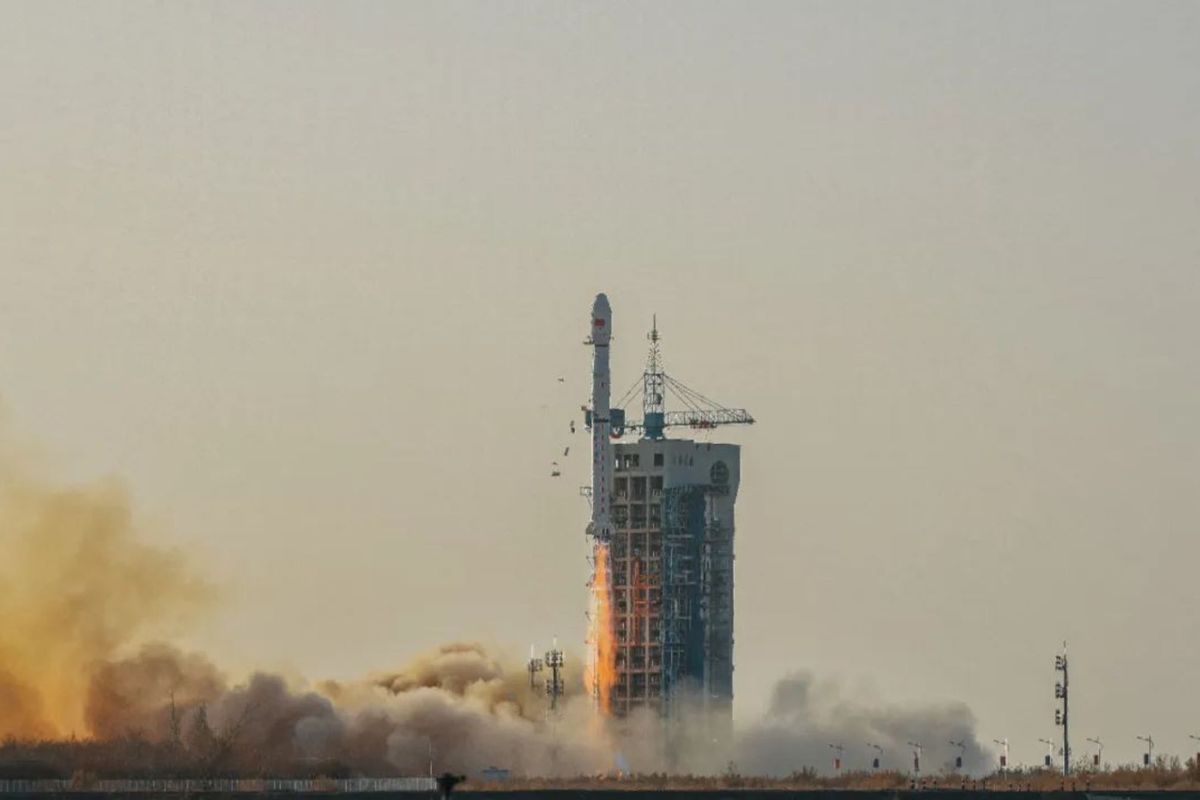 Liftoff of a Long March 4C rocket from China&#039;s Jiuquan Satellite Launch Center carrying the Gaofen 3 (03) satellite on April 6, 2022. 