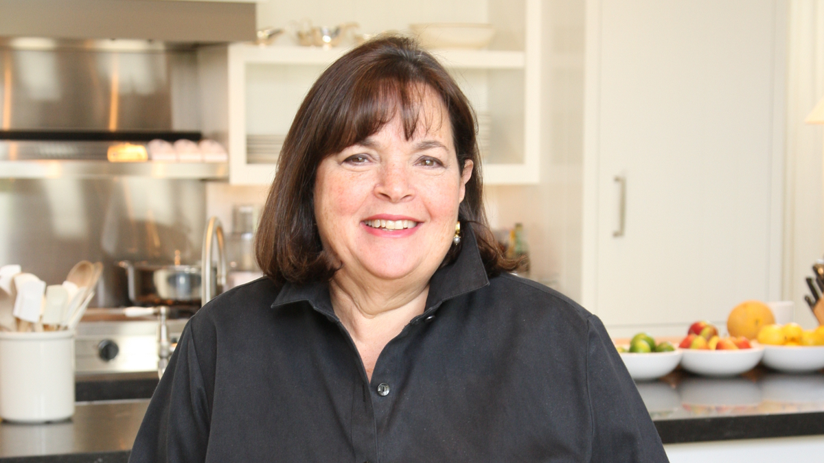 Ina Garten さんは、ハーブをより長く新鮮に保つためのサラダスピナーのトリックを持っています。私たちは彼女の頼りになる器具を見つけました。それは効率的で手頃な価格です。