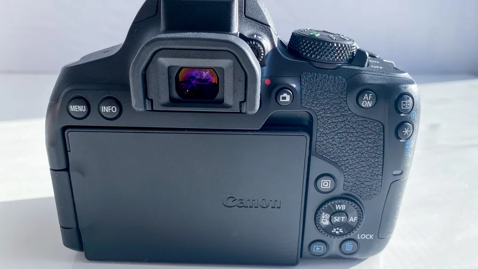 Desain Canon EOS Rebel T8i