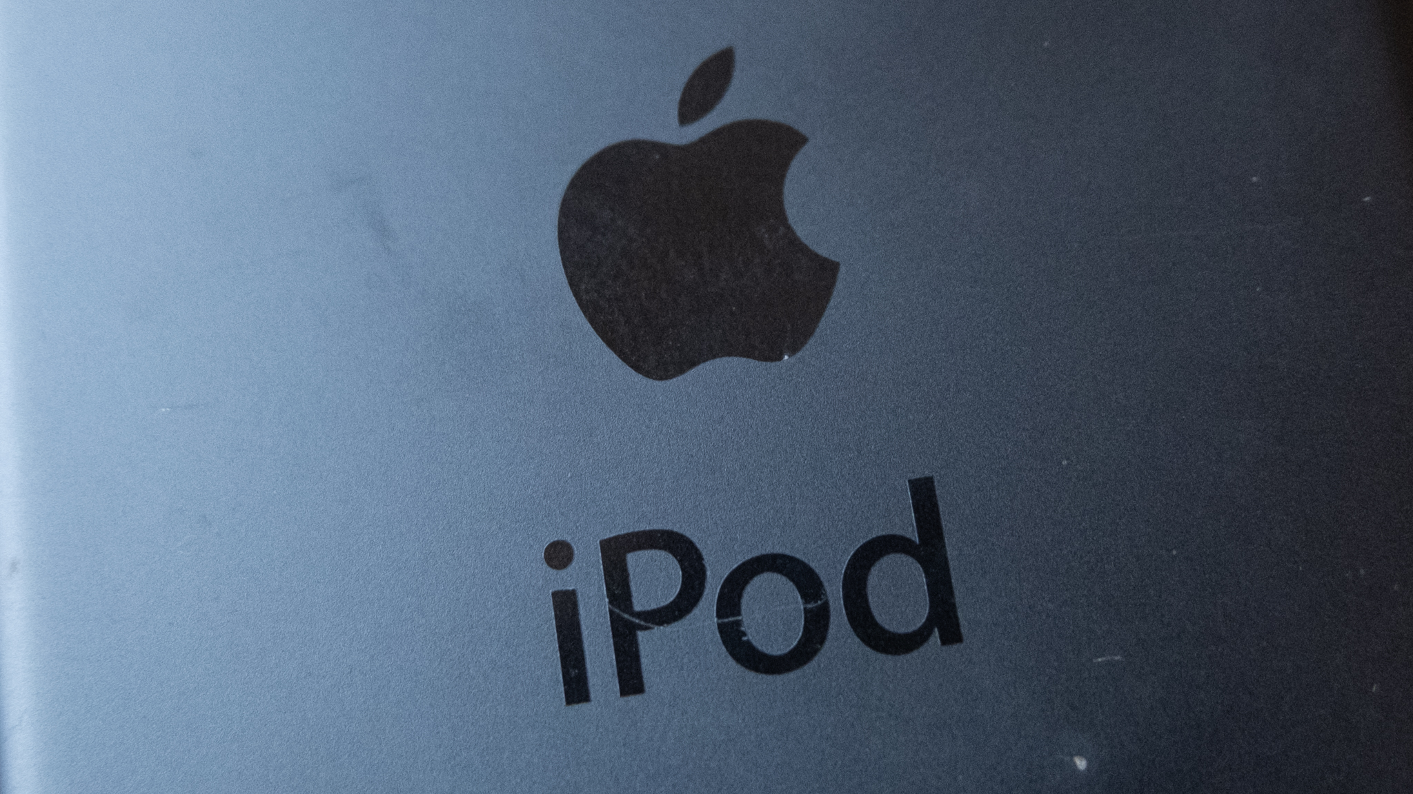 A space gray iPod Touch 6th Gen