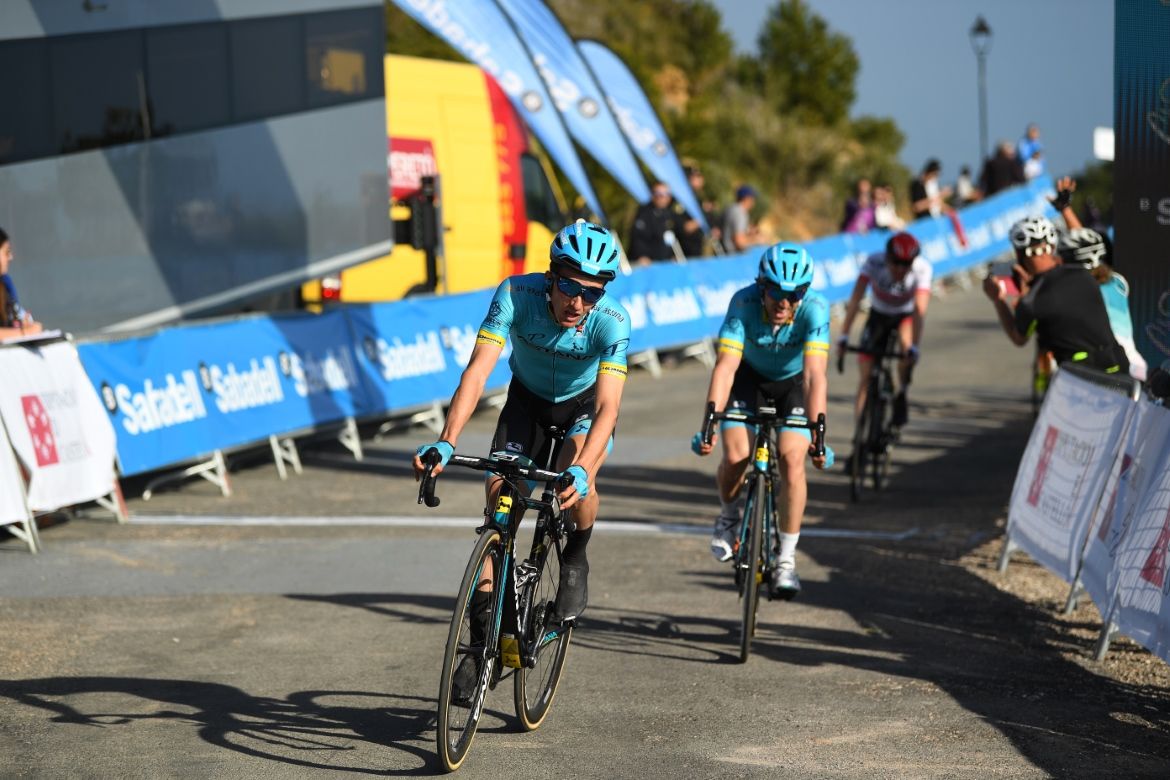 Pello Bilbao leads Ion Izagirre over the line on stage 4
