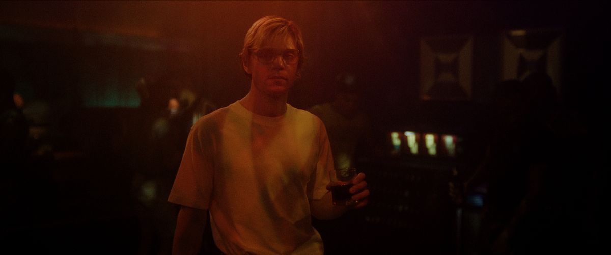 Jeffrey Dahmer (Evan Peters) on the look out for victims.