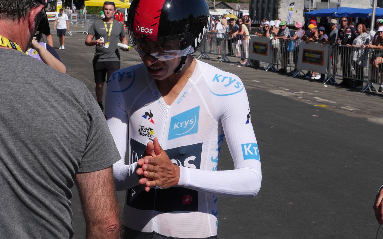 Each of the classification leaders at the race raced with special speedsuits produced by Le Coq Sportif