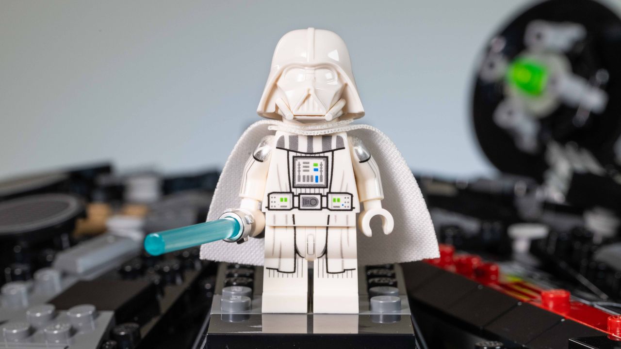 Lego Star Wars The Dark Falcon (75389) Jedi Vader (front)