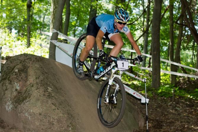 Lea Davison over the boulder in Nitro Amphitheater