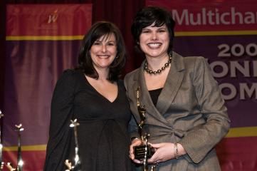 89532-Co_host_Campbell_Brown_of_CNN_presents_a_Wonder_Women_award_to_Jennifer_Gaiski_senior_vice_president_of_content_acquisition_at_0.jpg