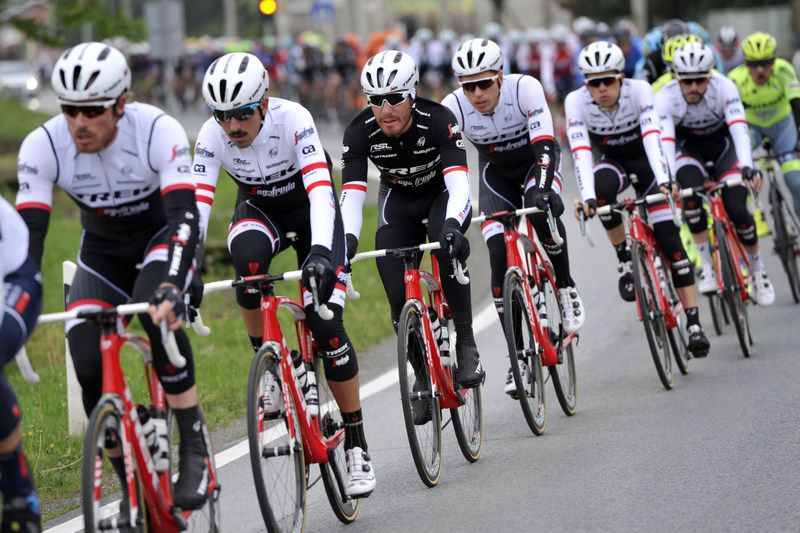 The Trek-Segafredo team looking after Nizzolo during the stage