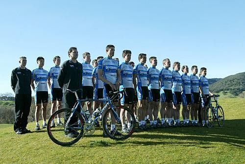 Another angle of the team in their new kit complete with the 2005 team Treks.