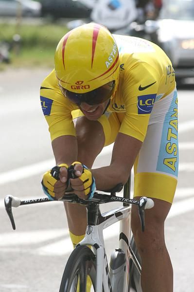 Alberto Contador put in a storming ride to beat Cancellara by 3 seconds.