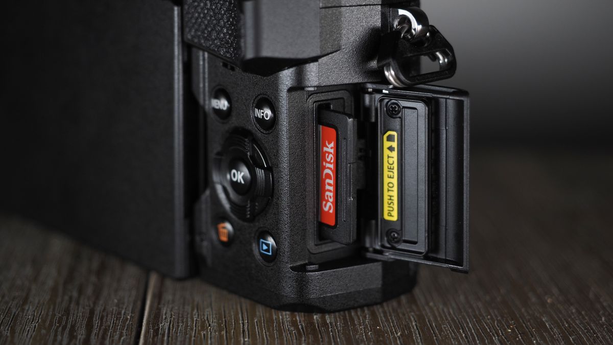 OM System OM-5