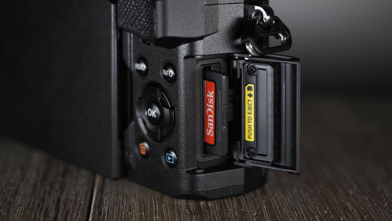OM System OM-5