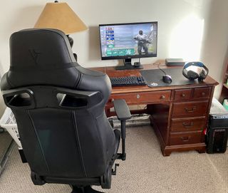 Vertagear PL4500 chair with CounterStrike game in background