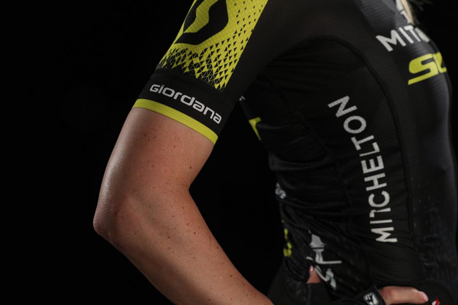 The Mitchelton logo also appears on the side panel