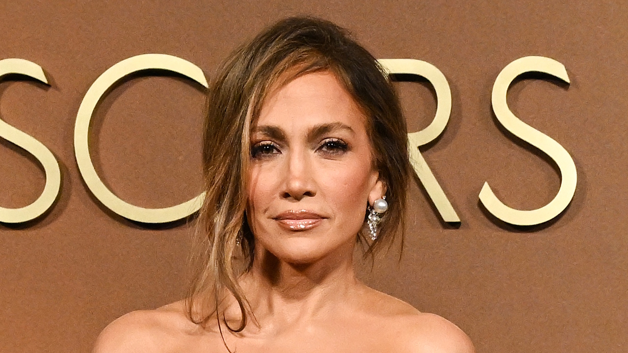 Jennifer Lopez at The 16th Governors Awards held at The Ray Dolby Ballroom at Ovation Hollywood on November 16, 2025 in Los Angeles, California.