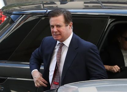 Paul Manafort arrives at the courthouse