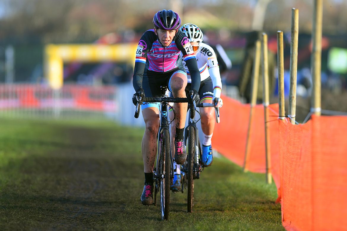 Helen Wyman with Sanne Cant lurking just behind