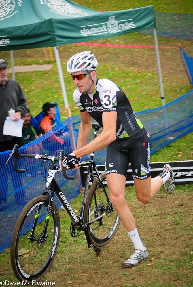 Ryan Trebon (Canondale/ Cyclocrossworld.com) running the barriers