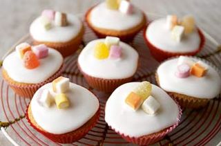 Mary Berry's iced fairy cakes