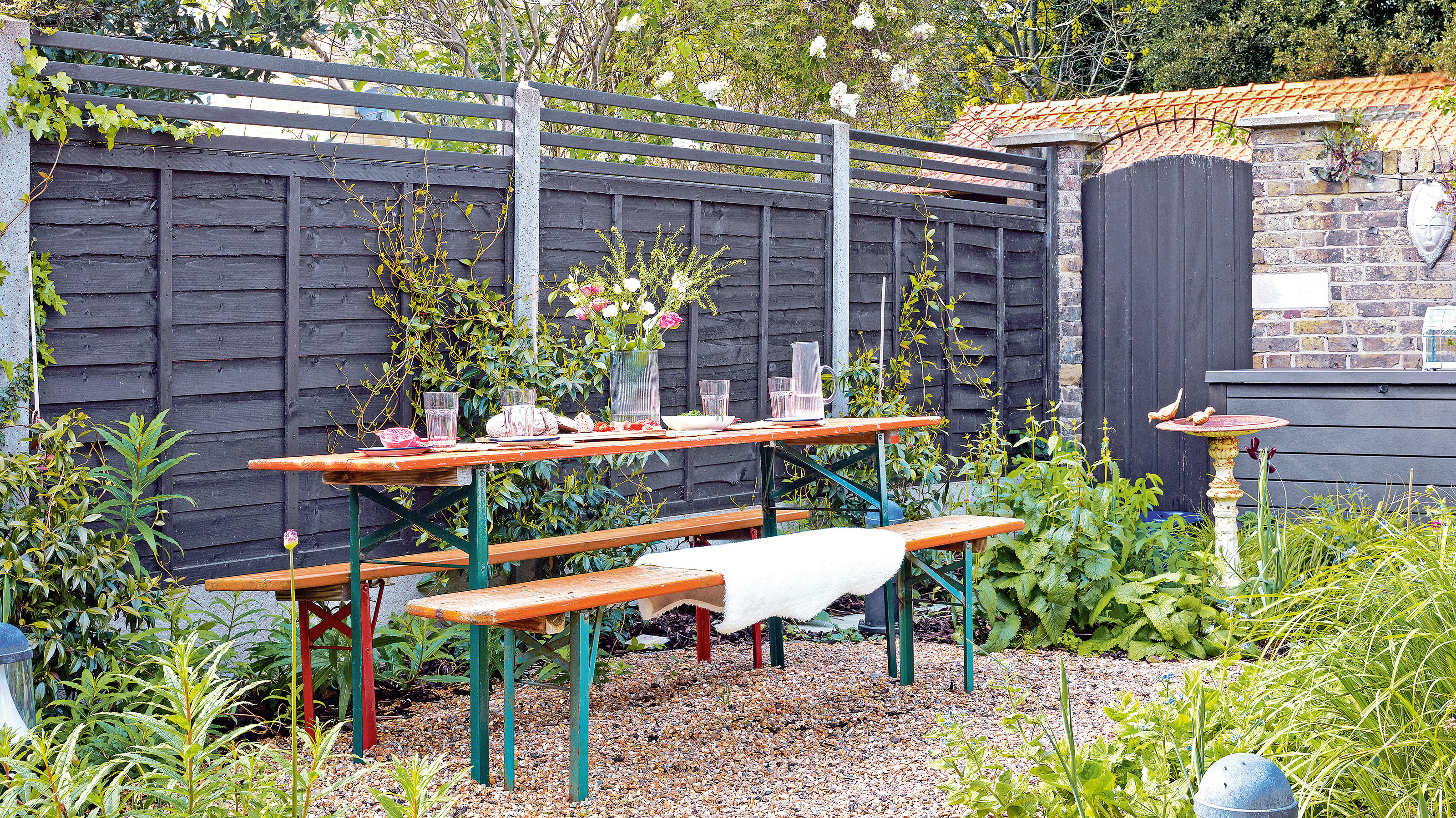 garden table with bench seating with black fence with trellis topper IDH309.digi_special1.