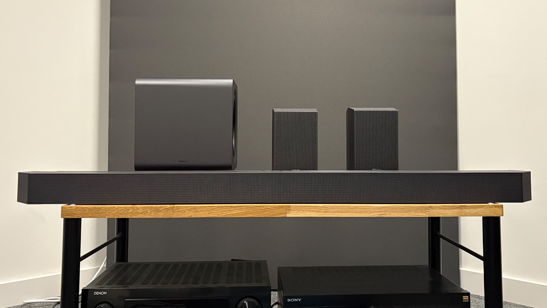 Samsung HW-Q990F soundbar package